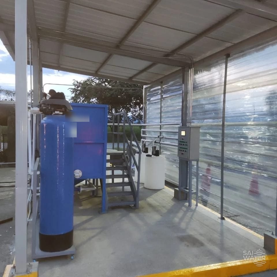 Planta de tratamiento de aguas residuales compacta instalada en campo
