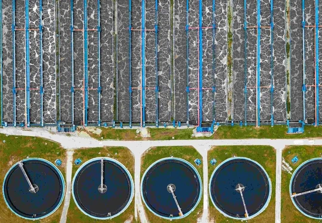 Vista aérea de una planta de tratamiento de aguas residuales en el Valle del Cauca